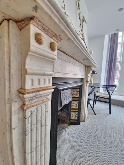 Apartment The Stray Adjacent, Interior-designed 2-bed Apartment- Luxury *