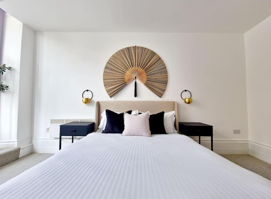 The Stray Adjacent, Interior-designed 2-bed Apartment- Luxury Appartement *